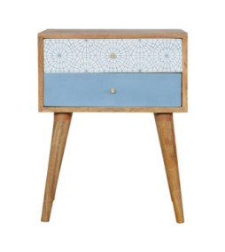 Table de chevet bleue à motifs