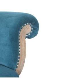Fauteuil clouté en velours turquoise