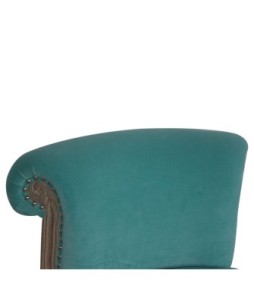 Fauteuil clouté en velours aqua