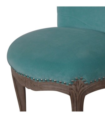 Fauteuil clouté en velours aqua