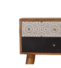 Table de chevet noire à motifs