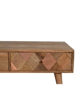 Table basse aspect chêne avec incrustations de cuivre