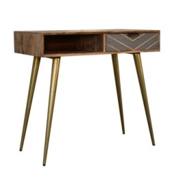 Bureau en ciment et laiton avec câbles