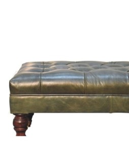 Pouf en cuir vert buffle avec pieds à roulettes