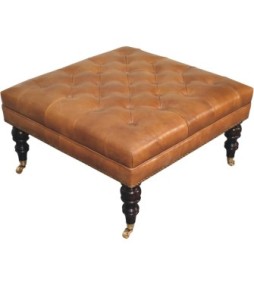 Pouf en cuir de buffle beige clouté avec pieds à roulettes