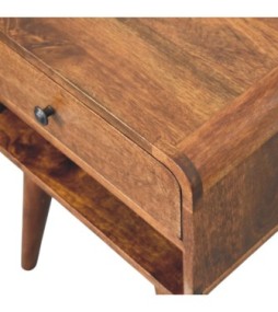Table de chevet Avora couleur châtaigne avec tiroir et fente ouverte
