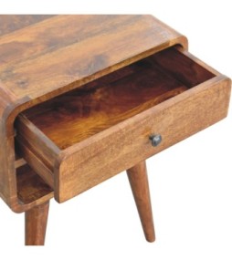 Table de chevet Avora couleur châtaigne avec tiroir et fente ouverte